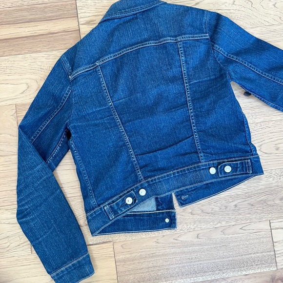 Levi’s Classic Jean Jacket - Picture 3 of 6